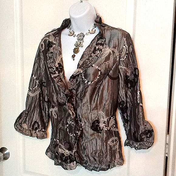 Tops - 🎁 FREE GIFT INCLUDED 🎁 NWOT Embroidered Top Blouse Jacket Women Long Sleeves